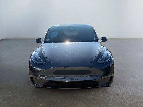 Used 2024 Tesla Model Y Long Range image 8