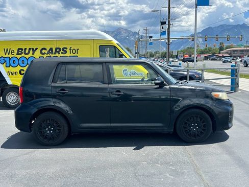 Used 2013 Scion xB FWD image 2