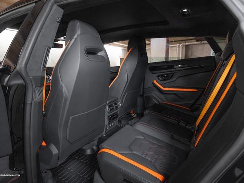 Used 2025 Lamborghini Urus SE image 39