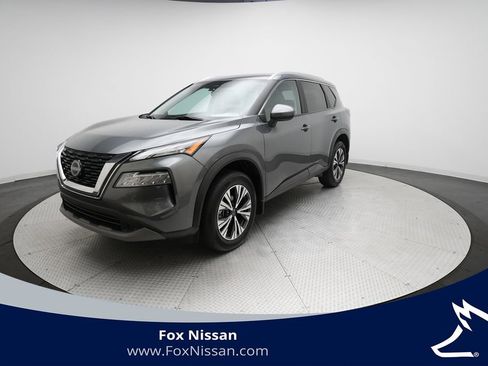Used 2023 Nissan Rogue SV image 1