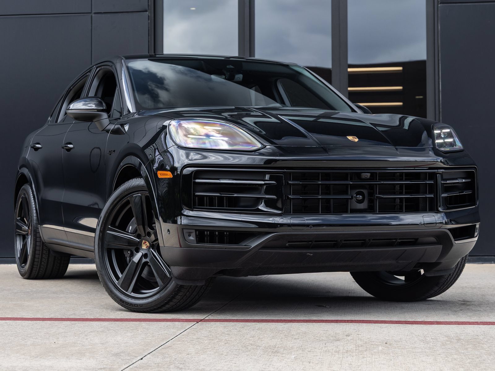 Certified 2025 Porsche Cayenne E-Hybrid Coupe AWD/4WD image 6