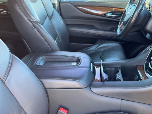 Used 2020 Cadillac Escalade Luxury image 12