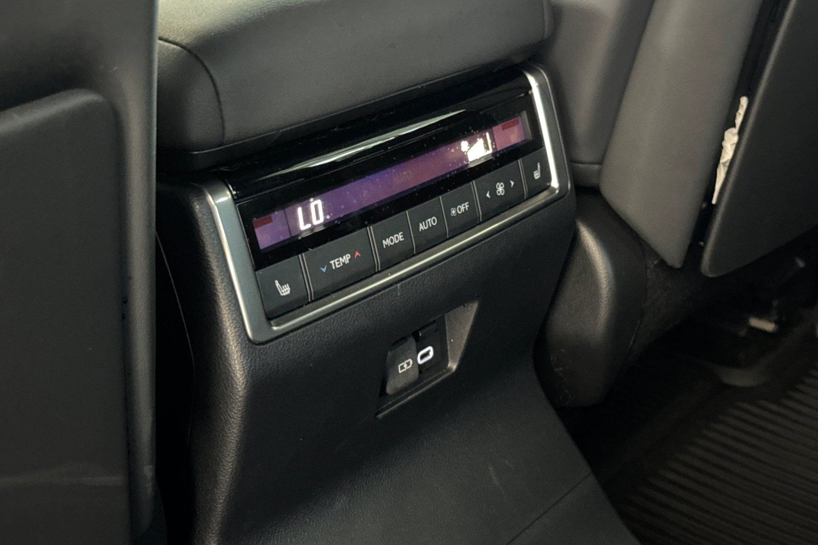 Used 2024 Lexus GX 550 w/ Accessory Package (31) AWD/4WD image 16