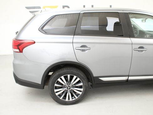 Used 2020 Mitsubishi Outlander ES AWD/4WD image 9
