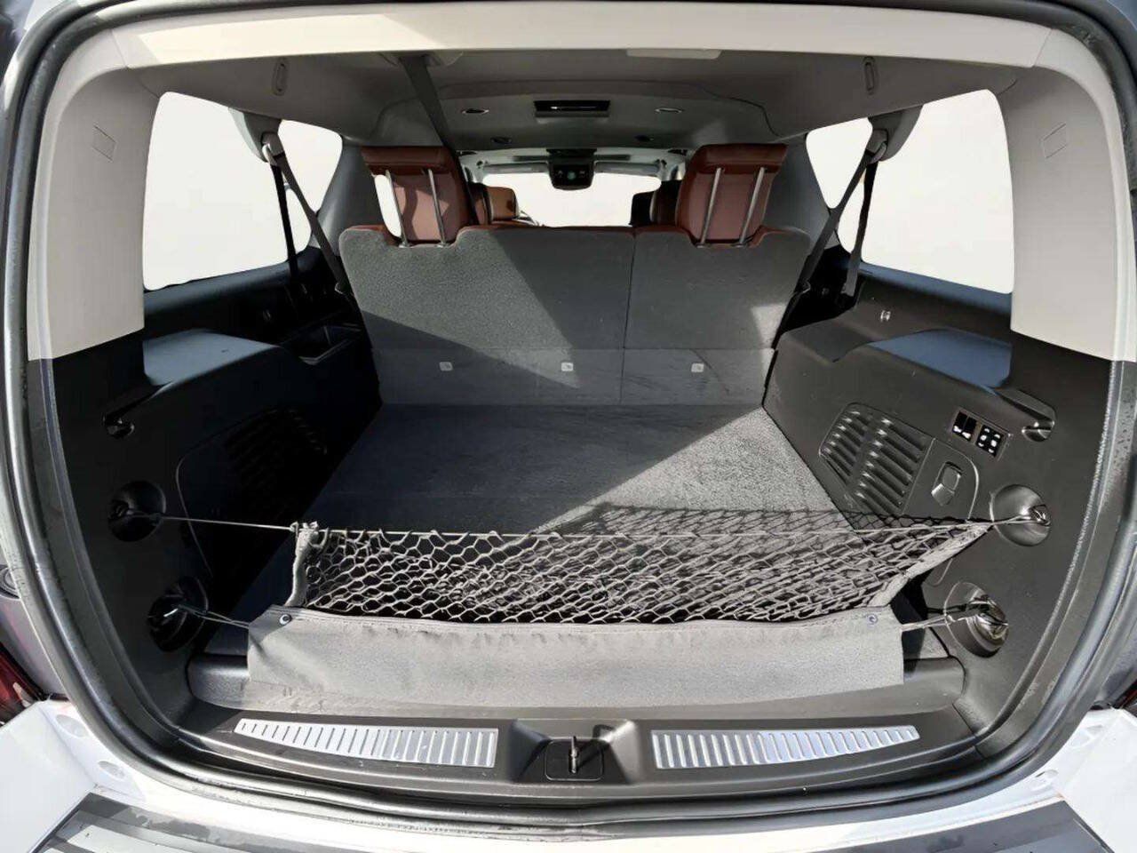 Used 2019 Chevrolet Suburban Premier w/ Premier Plus Edition AWD/4WD image 8