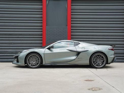 Used 2023 Chevrolet Corvette Z06 RWD image 4