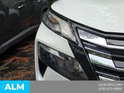 Used 2025 Nissan Rogue SV FWD image 13