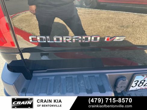 Used 2017 Chevrolet Colorado Z71 w/ Z71 Midnight Edition image 16