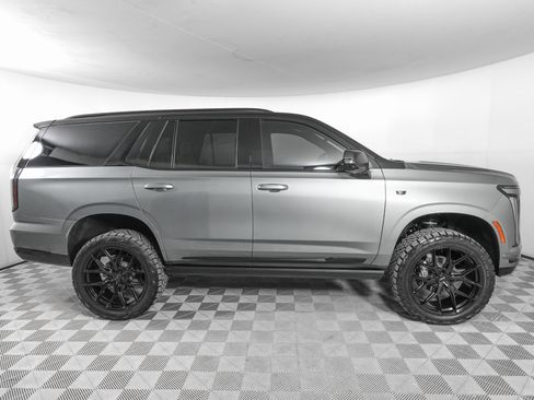 Used 2026 Cadillac Escalade Sport image 4