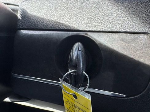 Used 2014 Chrysler Town & Country Touring-L w/ Driver Convenience Group image 27