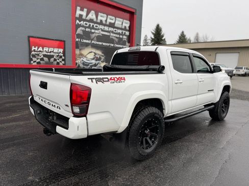 Used 2018 Toyota Tacoma TRD Sport image 6