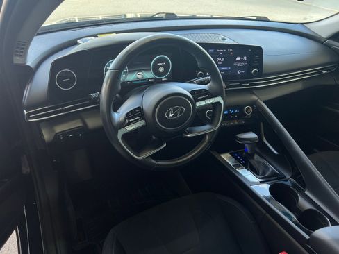 Used 2022 Hyundai Elantra SEL w/ Convenience Package image 11