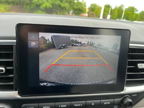 Used 2025 Hyundai Venue SEL FWD image 23