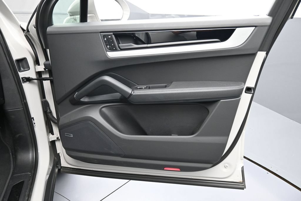 Certified 2026 Porsche Cayenne E-Hybrid AWD/4WD image 29