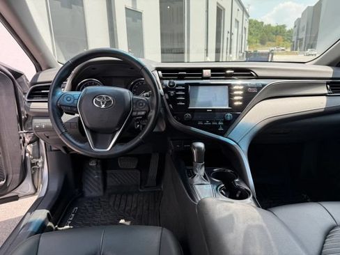 Used 2020 Toyota Camry SE FWD image 25