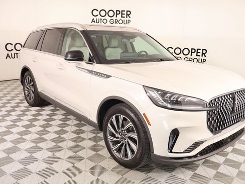 Used 2025 Lincoln Aviator 2WD image 1