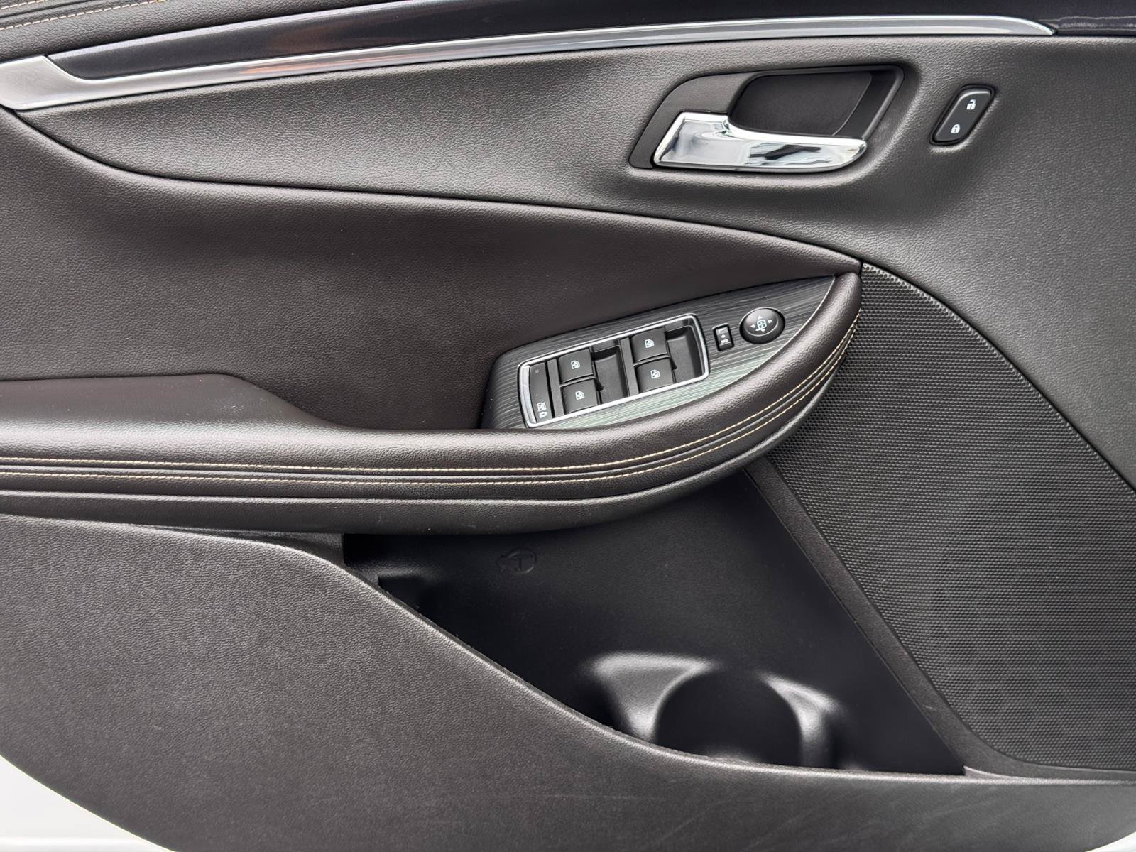 Used 2019 Chevrolet Impala LT FWD image 14
