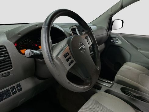 Used 2018 Nissan Frontier SV image 9