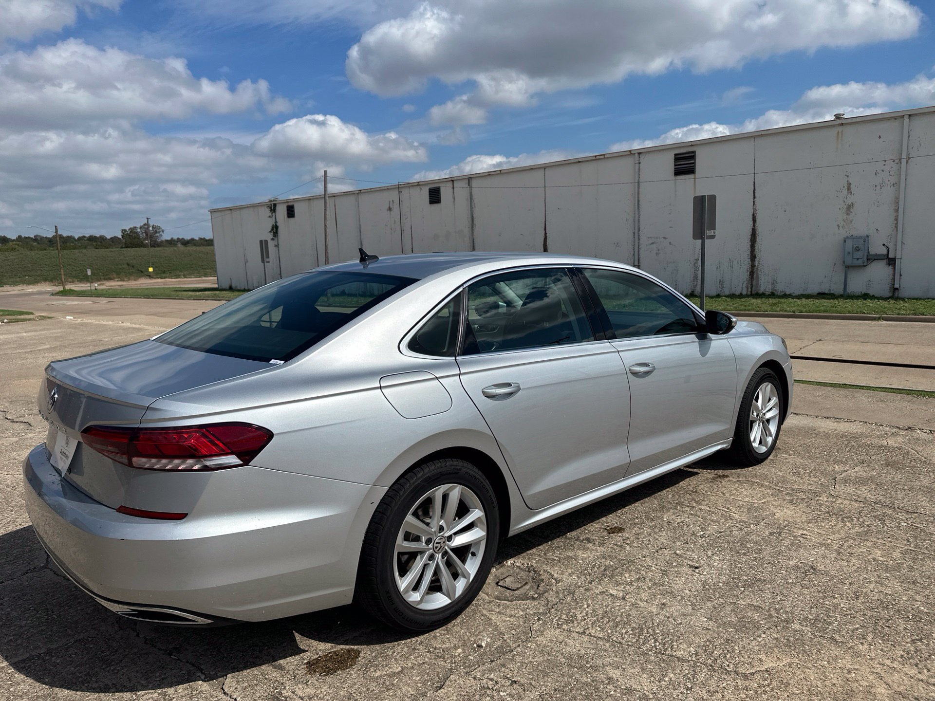 Used 2020 Volkswagen Passat 2.0T SE FWD image 5