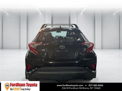 Used 2021 Toyota C-HR XLE image 5