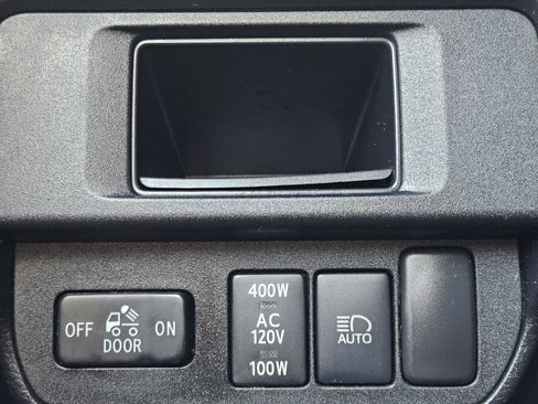 Used 2019 Toyota Tacoma TRD Off-Road w/ Technology Package image 21