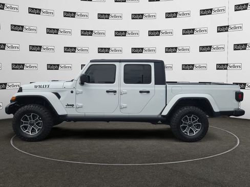 Used 2022 Jeep Gladiator Sport AWD/4WD image 3