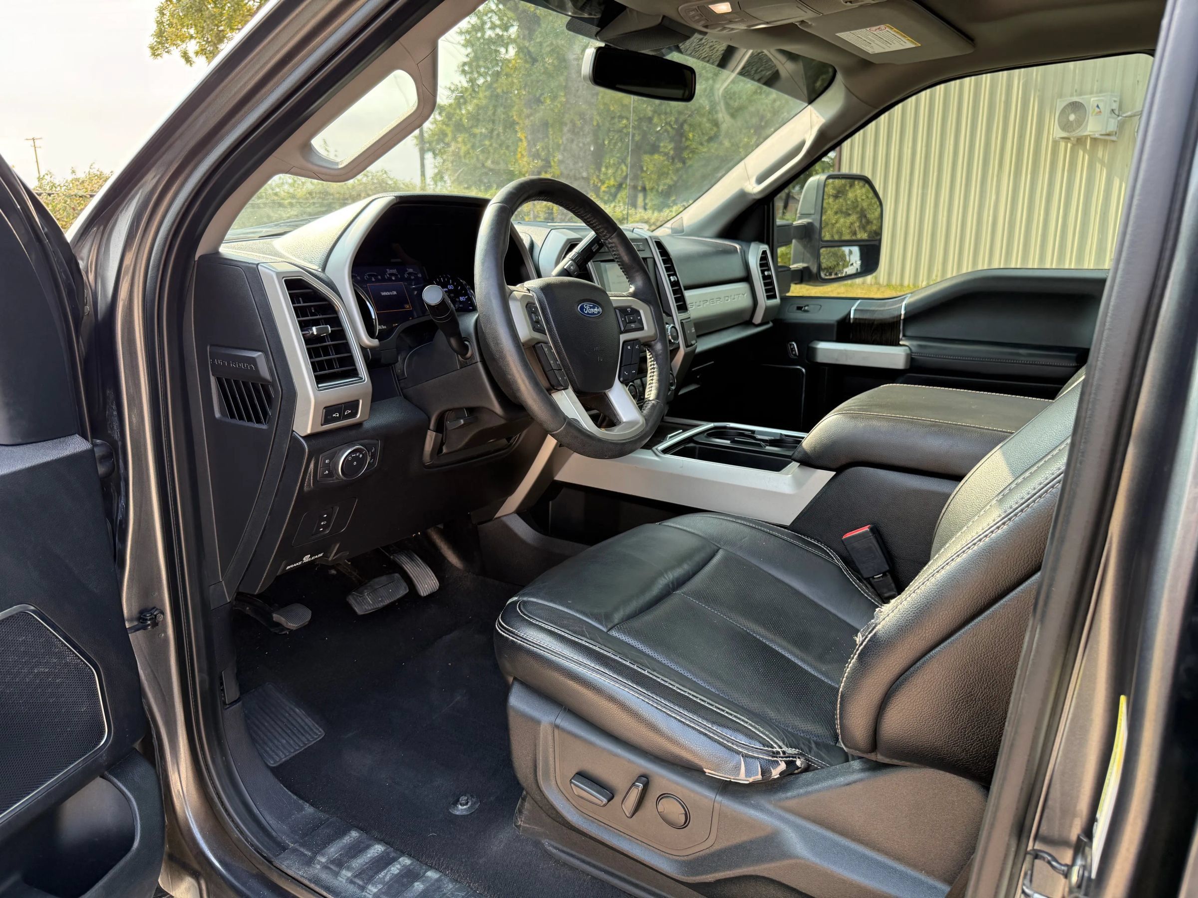 Used 2020 Ford F350 Lariat w/ Lariat Value Package AWD/4WD image 9