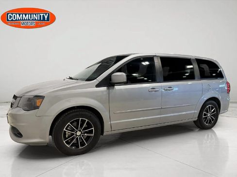 Used 2016 Dodge Grand Caravan SE FWD image 2