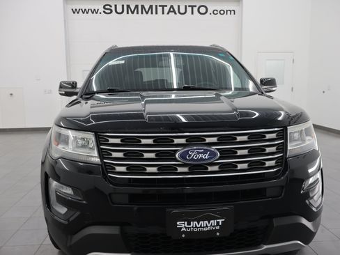 Used 2017 Ford Explorer XLT w/ Equipment Group 202A AWD/4WD image 22