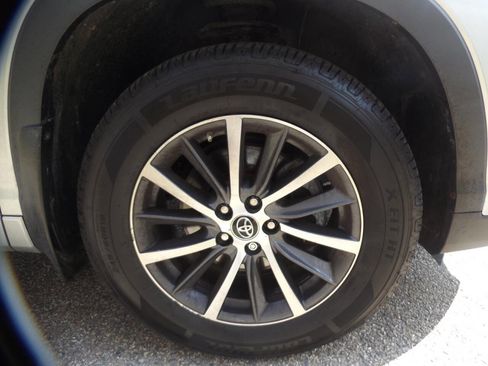 Used 2018 Toyota Highlander XLE image 20