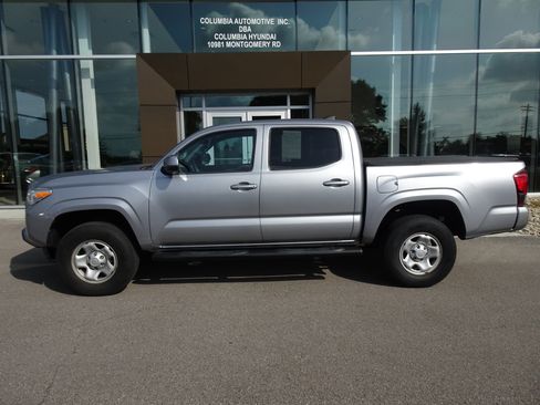 Used 2020 Toyota Tacoma SR AWD/4WD image 2