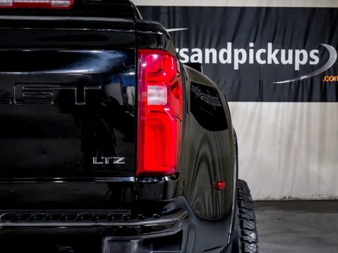 Used 2024 Chevrolet Silverado 3500 LTZ w/ LTZ Convenience Package image 43