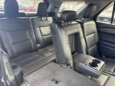 Used 2021 Ford Explorer XLT w/ Equipment Group 202A image 29