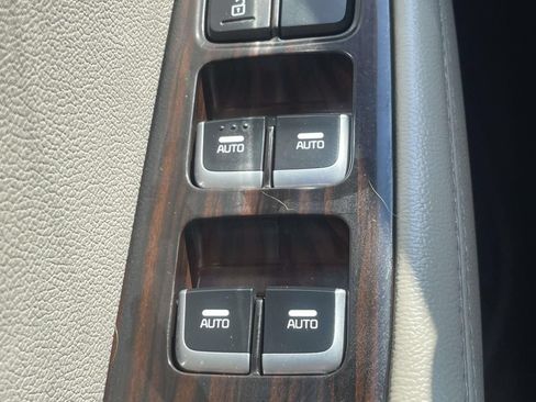 Used 2020 Kia Sorento S FWD image 29