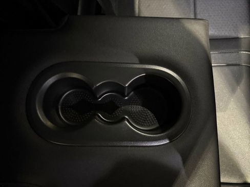 Used 2018 Volkswagen Tiguan SE w/ Panoramic Sunroof Package image 19