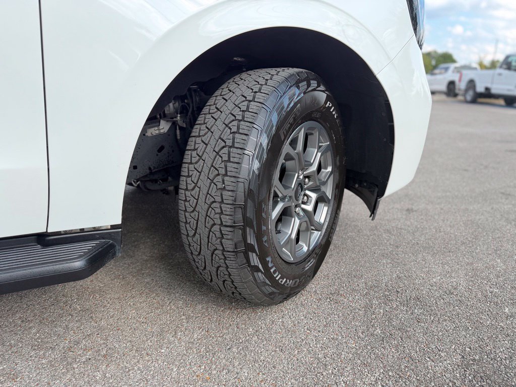 Used 2025 Ford Expedition Active RWD image 8