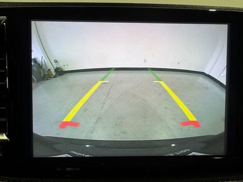 Used 2024 Chrysler Pacifica Limited FWD image 8