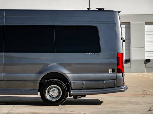 Used 2025 Mercedes-Benz Sprinter 3500 image 9