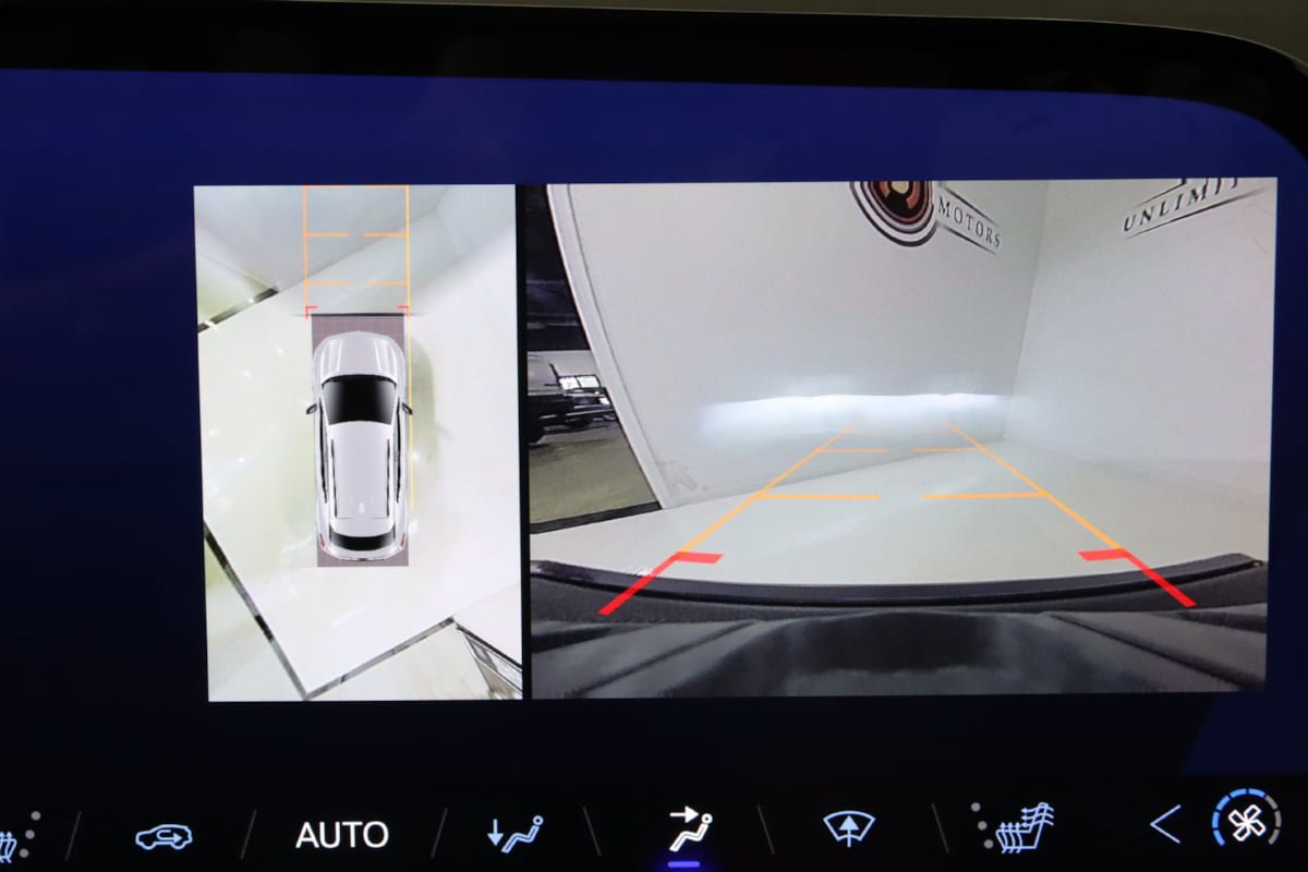 Used 2025 Chevrolet Equinox EV RS FWD image 21