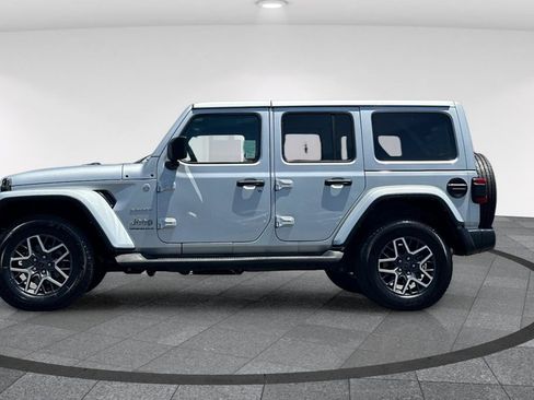 Used 2024 Jeep Wrangler Unlimited Sahara AWD/4WD image 9