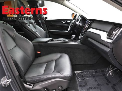 Used 2019 Volvo XC60 T6 Momentum w/ Premium Package image 24