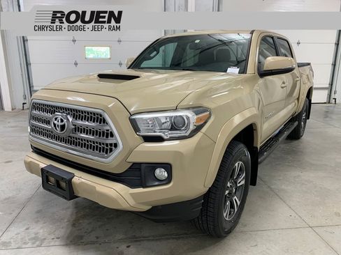 Used 2016 Toyota Tacoma TRD Sport w/ Premium & Technology Package AWD/4WD image 1