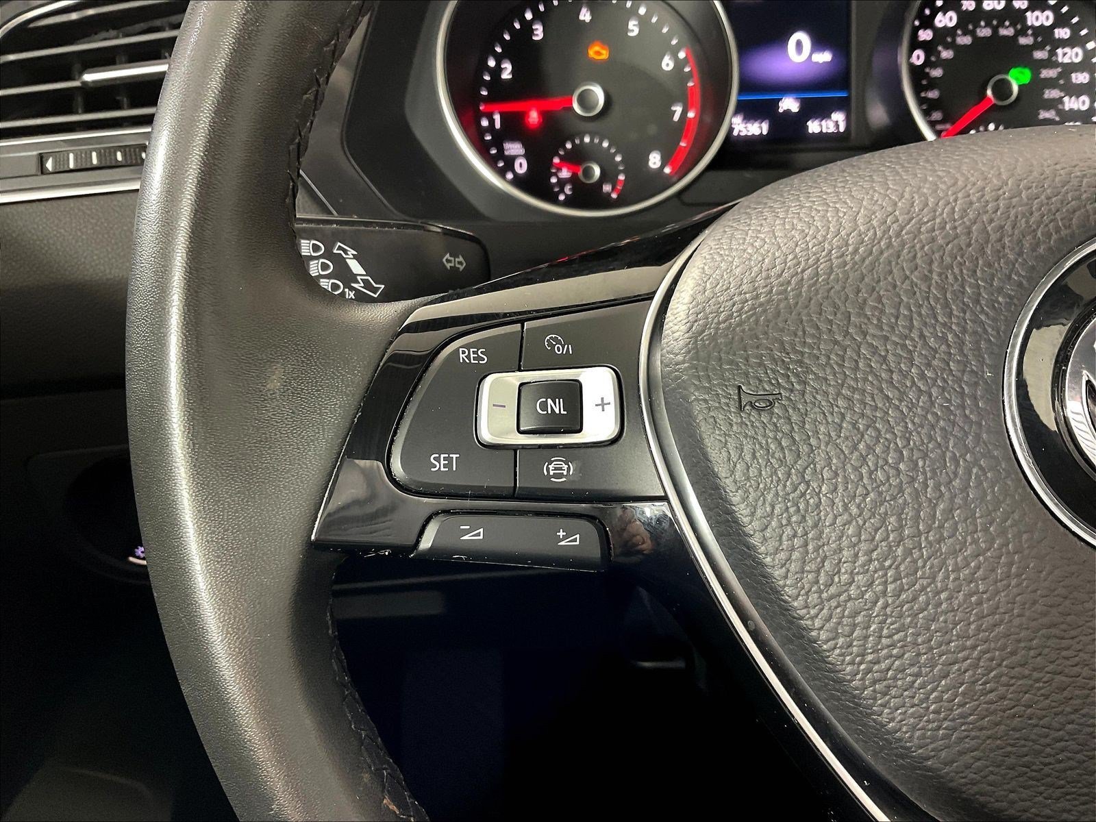 Used 2020 Volkswagen Tiguan SE w/ Panoramic Sunroof Package FWD image 11
