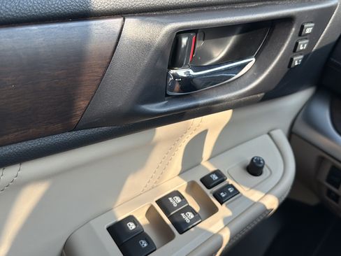 Used 2019 Subaru Outback 2.5i Limited AWD/4WD image 23