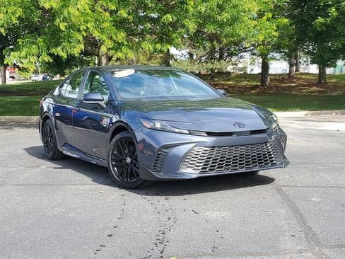 Used 2026 Toyota Camry SE FWD image 36