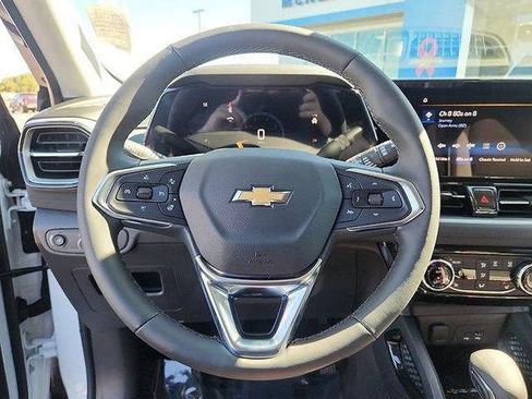 New 2025 Chevrolet TrailBlazer LT w/ Convenience Package FWD image 11