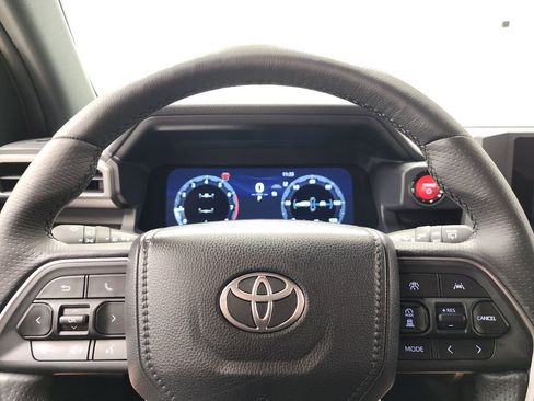 Used 2025 Toyota 4Runner 4WD image 25