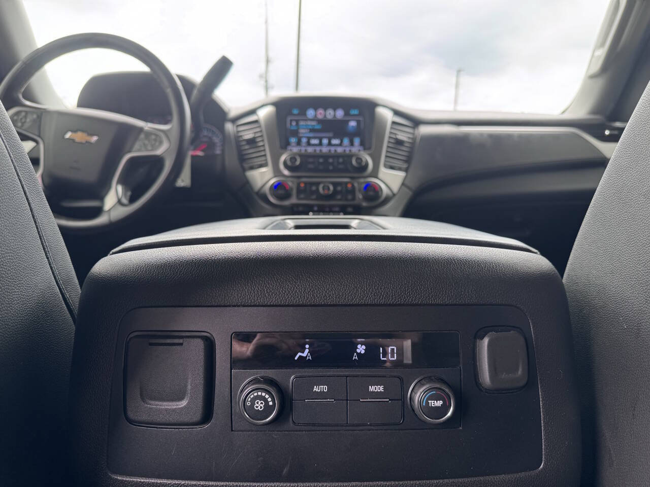 Used 2018 Chevrolet Suburban LT AWD/4WD image 19