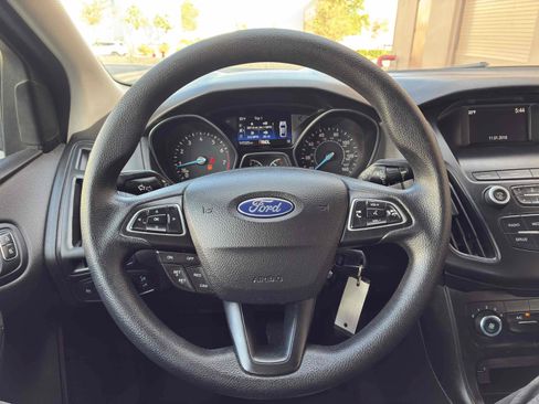 Used 2018 Ford Focus SE FWD image 18