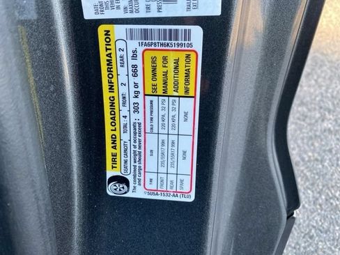 Used 2019 Ford Mustang Coupe RWD image 26